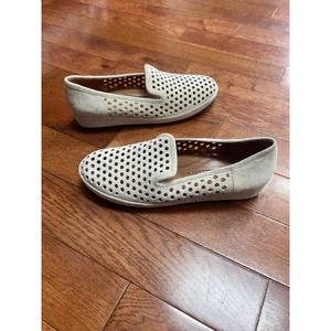 L'Amour Des Pieds Cream Flats, Size 8 1/2